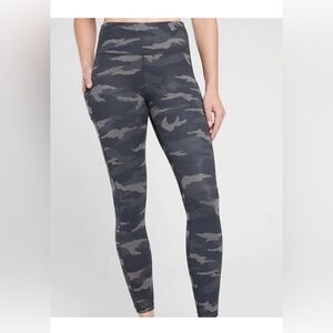 Athleta Ultimate 7/8 Tight Camo Size M
